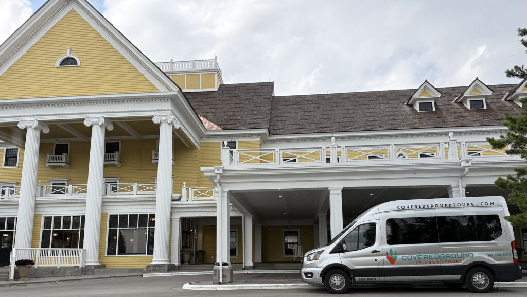 CoveredGround Tours: Full-Day Guided Yellowstone Day Tour