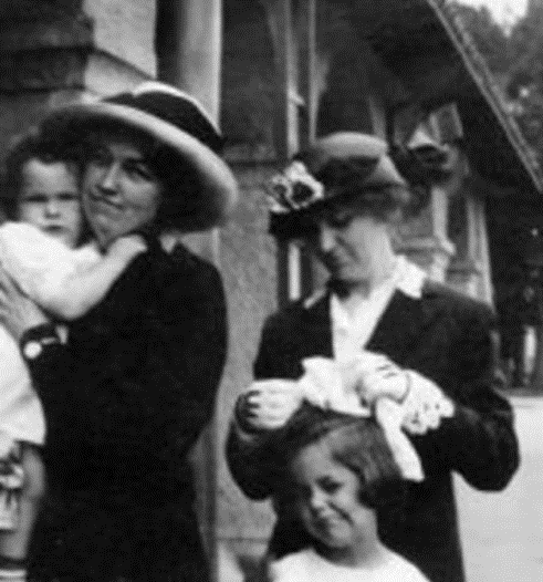 Hitchcock Sisters, Bessie Hitchcock, Jessie Hitchcock