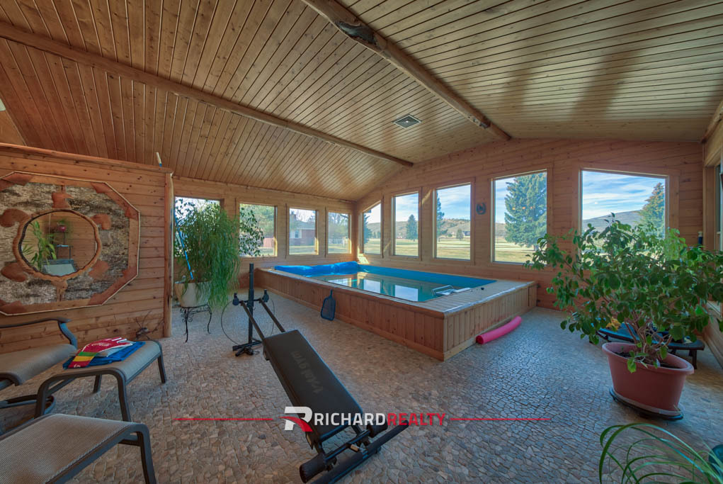 Photo 4 Property of the Week - 5 Driver Club | Endless pool with stunning views